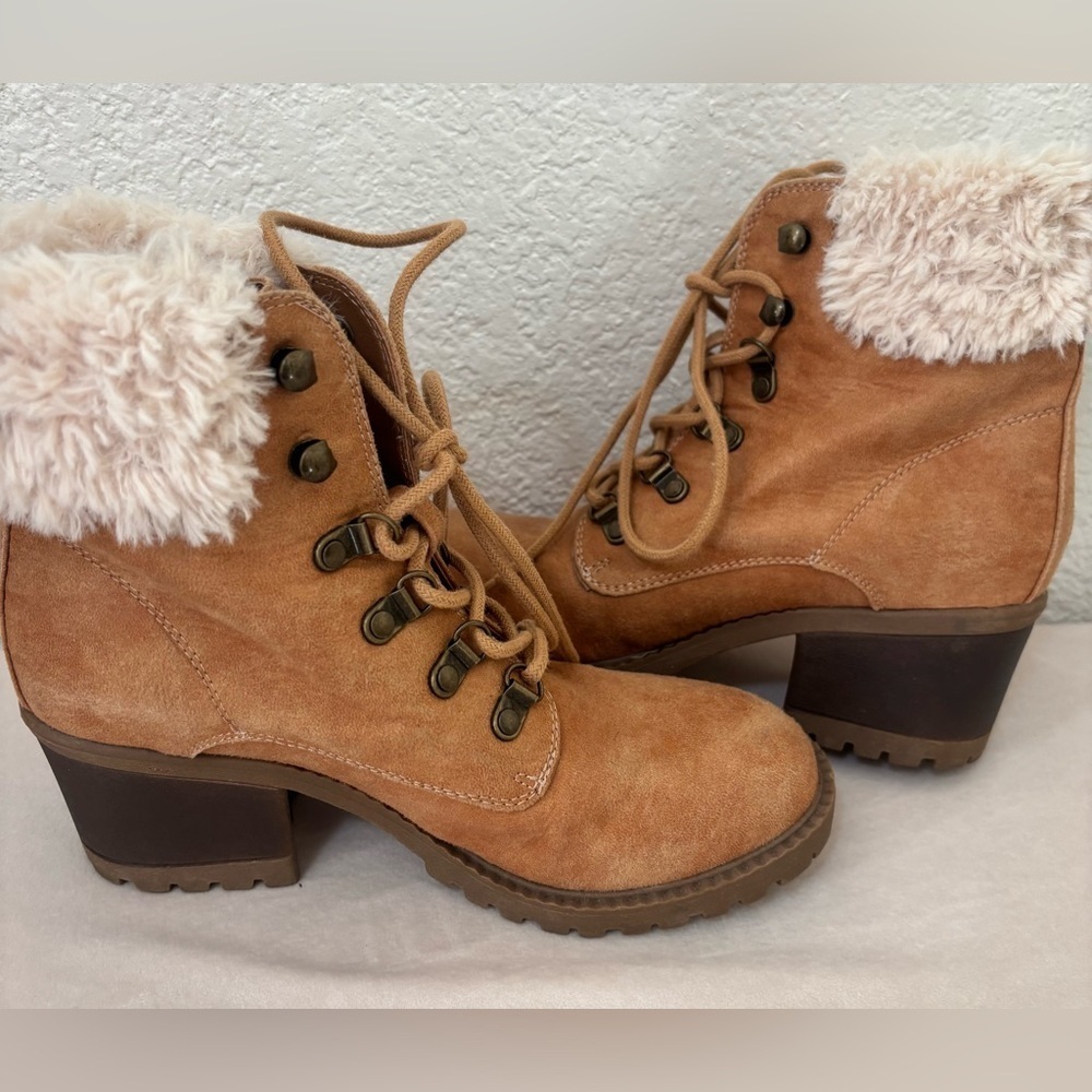 White Mountain Women's Tan Lace-Up Boots Size 7.5M - Picture 4 of 8